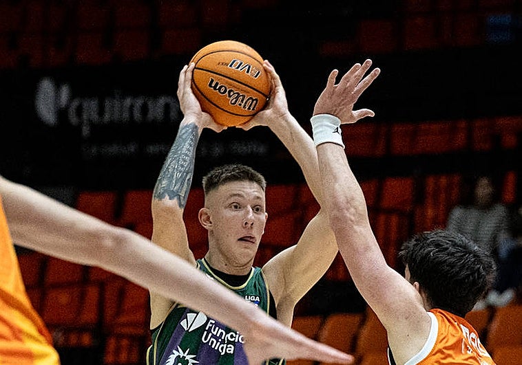 El lituano Butajevas deja el Unicaja para jugar con Florida en la NCAA