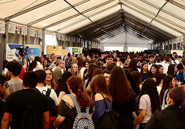 El 70% de los jóvenes andaluces cree que ningún político les representa