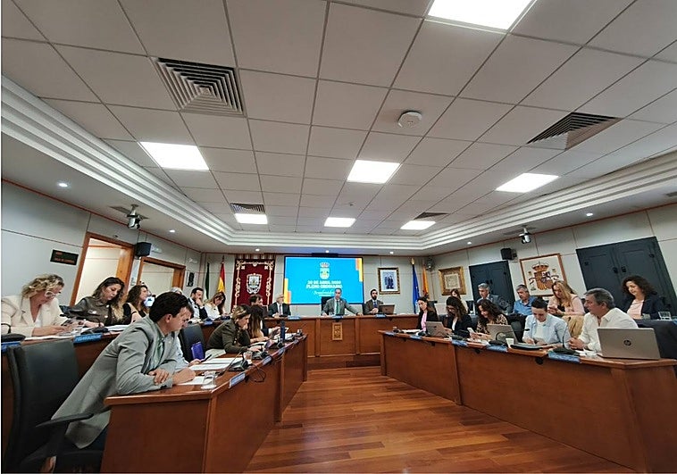 Benalmádena cerró 2025 con superávit, 'deuda 0' y 93 millones de remanente