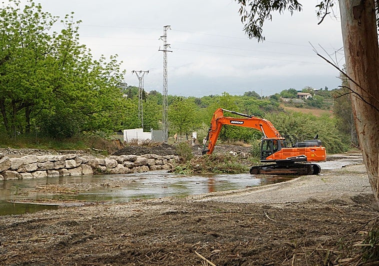La Junta inicia la limpieza del río Grande por Cártama y Coín