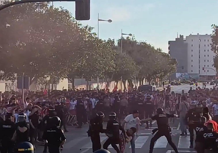 Cinco aficionados más del Almería, detenidos por el altercado antes del derbi contra el Málaga