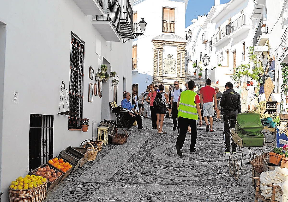 Vista de una calle de la localidad malagueña de Frigiliana.