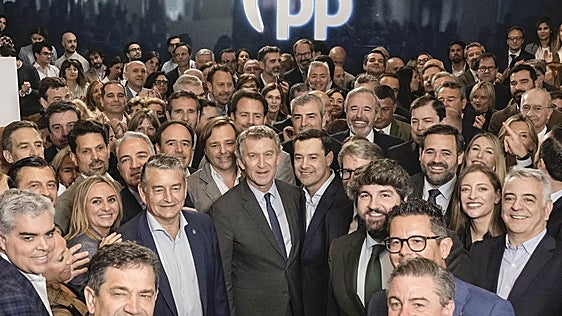 Juanma Moreno, dispuesto a asumir el riesgo de un gobierno en solitario