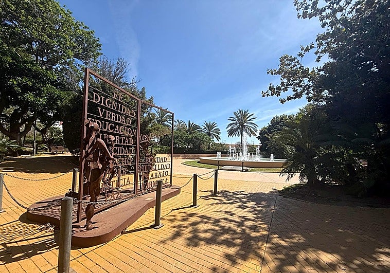 Estepona culmina la remodelación del Parque de la Constitución y de tres plazas