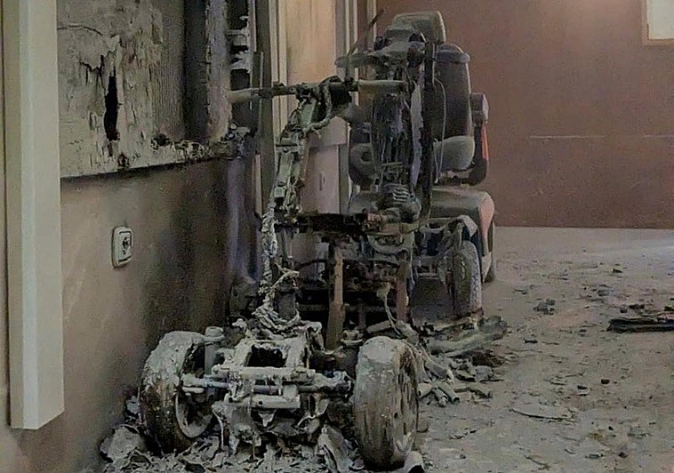 Un incendio provocado por dos sillas de ruedas obliga a desalojar por completo un hotel en Torremolinos