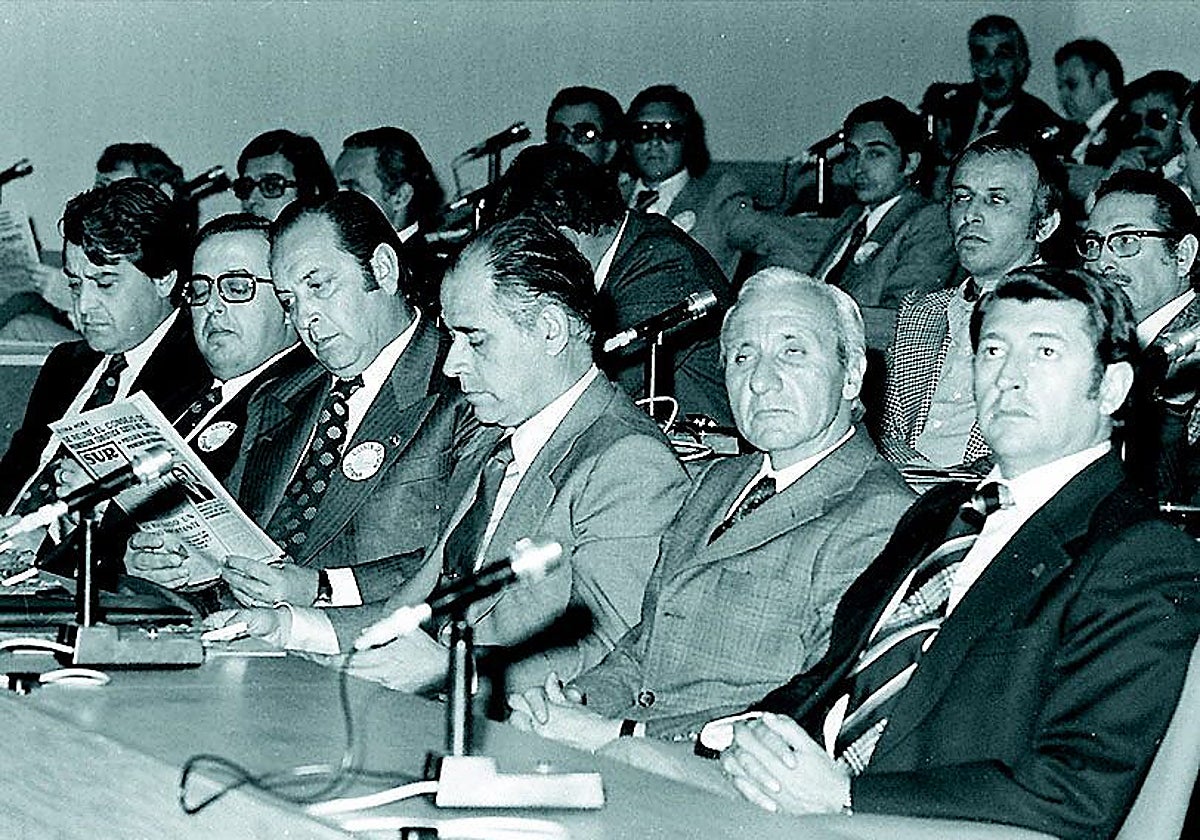 Constitución del Patronato de Turismo en 1976 con la presencia de Juan García Soto, Antonio García del Valle o Feliciano Pérez