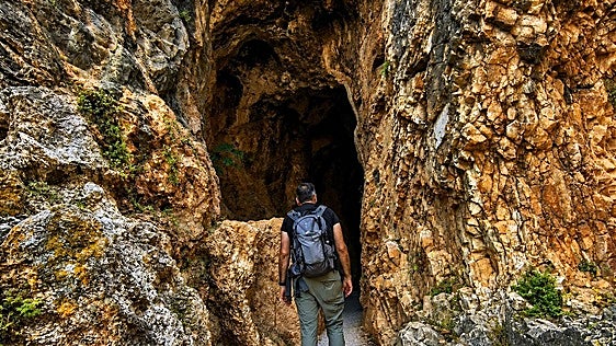 Camino de la Cueva de la Herrera: El sendero de Alhaurín el Grande que lleva hasta a un lugar recóndito entre cavidades