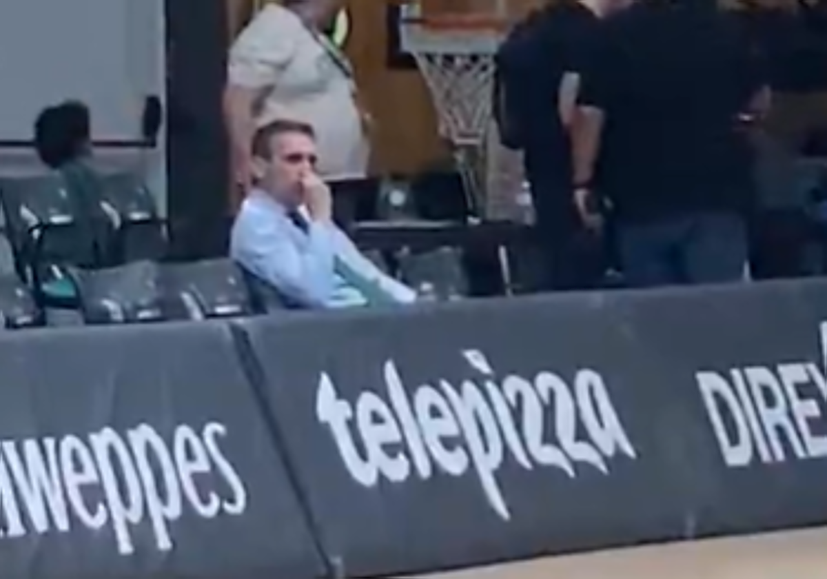 La llamativa imagen de Ibon Navarro tras la derrota en Badalona