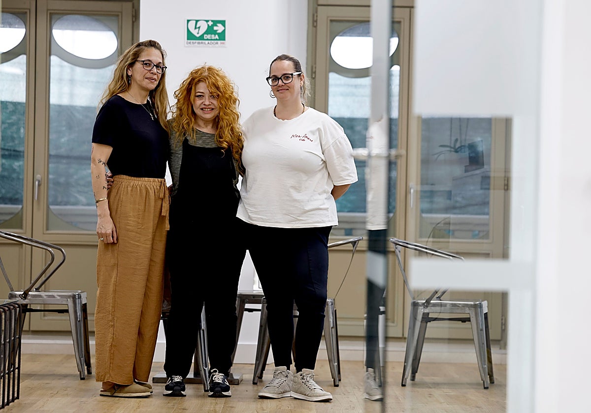 «Es penoso que una enferma tenga que ir pegando a la puerta de los despachos para que solucionen una cita»