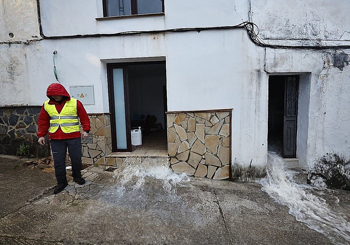 Instalan sensores e incorporan los acuíferos de la Serranía de Ronda a los protocolos de emergencias