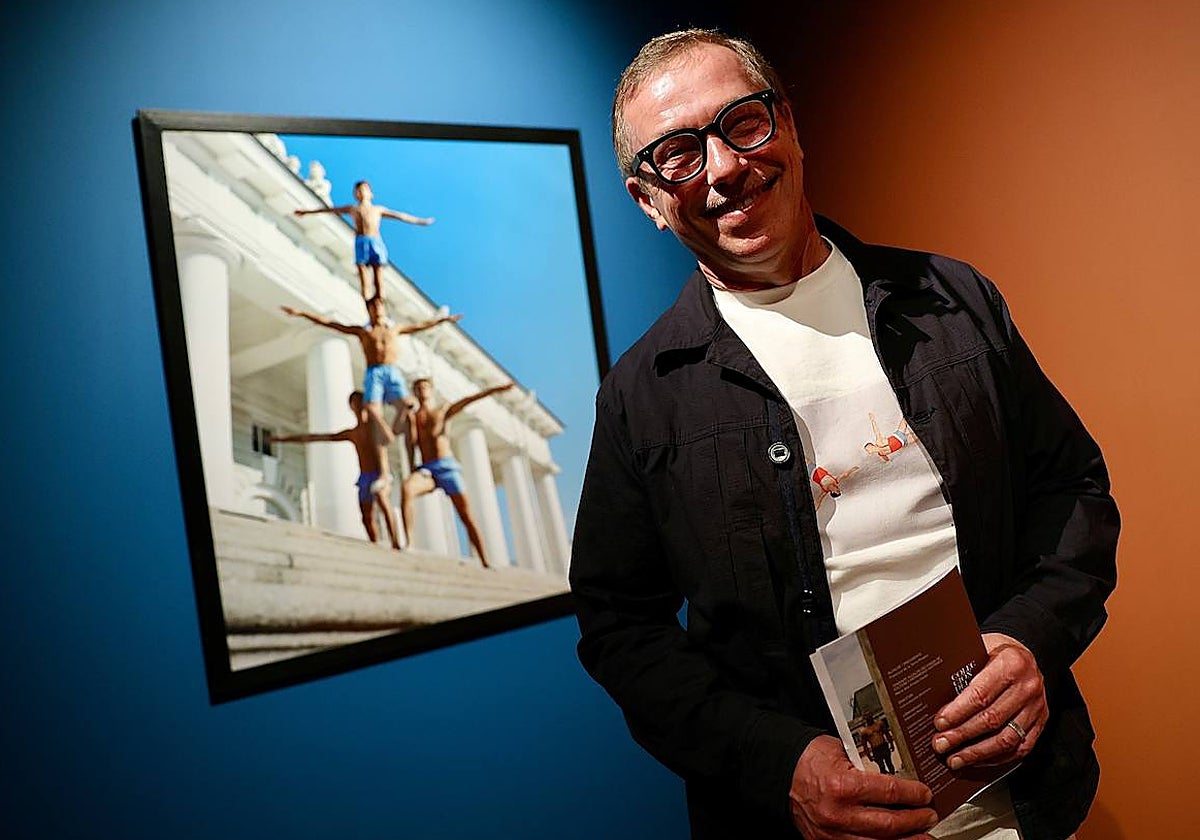 Obreros, gimnastas y Cuba: la arquitectura humana de Valery Katsuba vuelve al Museo Ruso