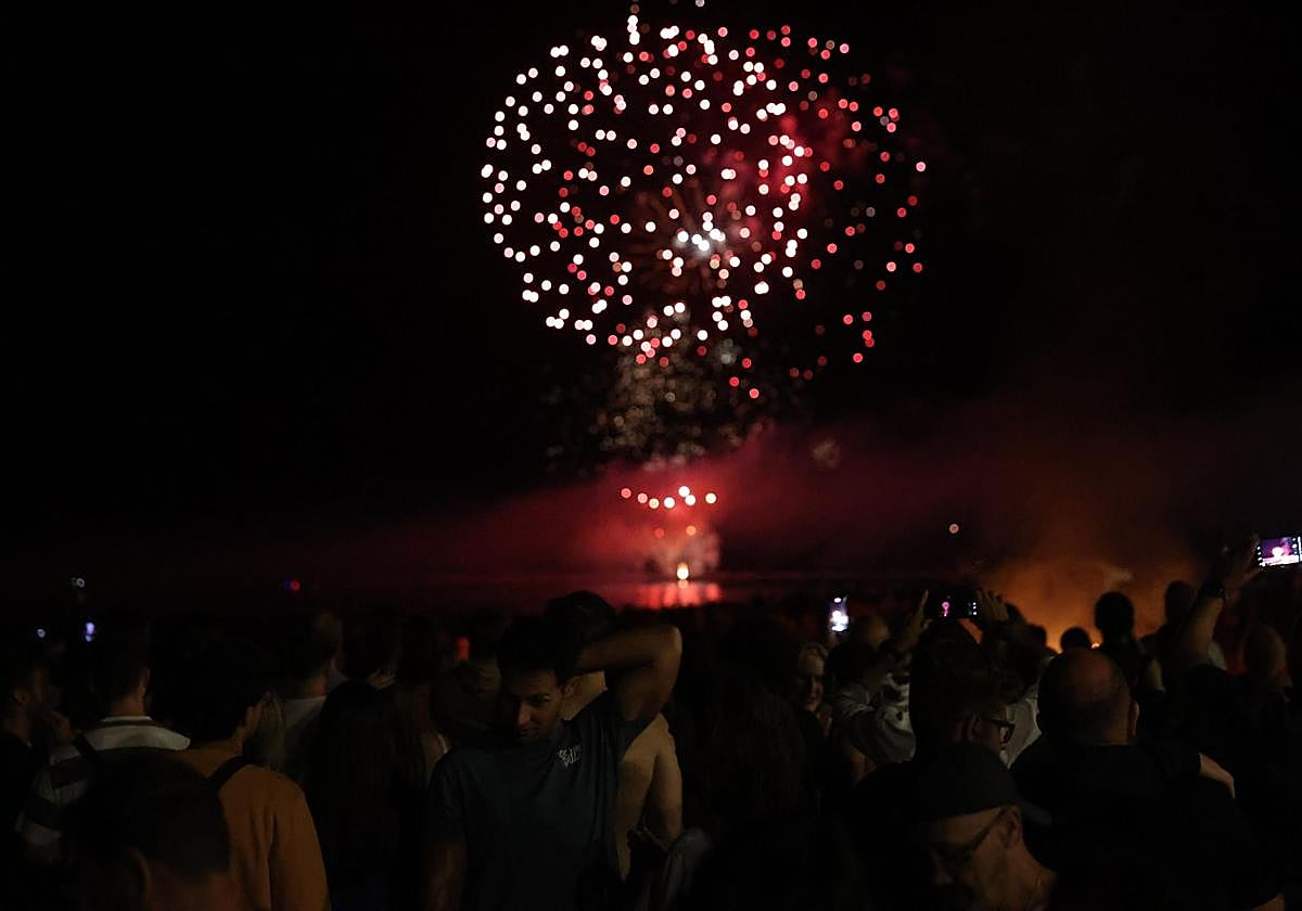 Noche de San Juan en Málaga: música en directo, fuegos artificiales y el tradicional 'júa'