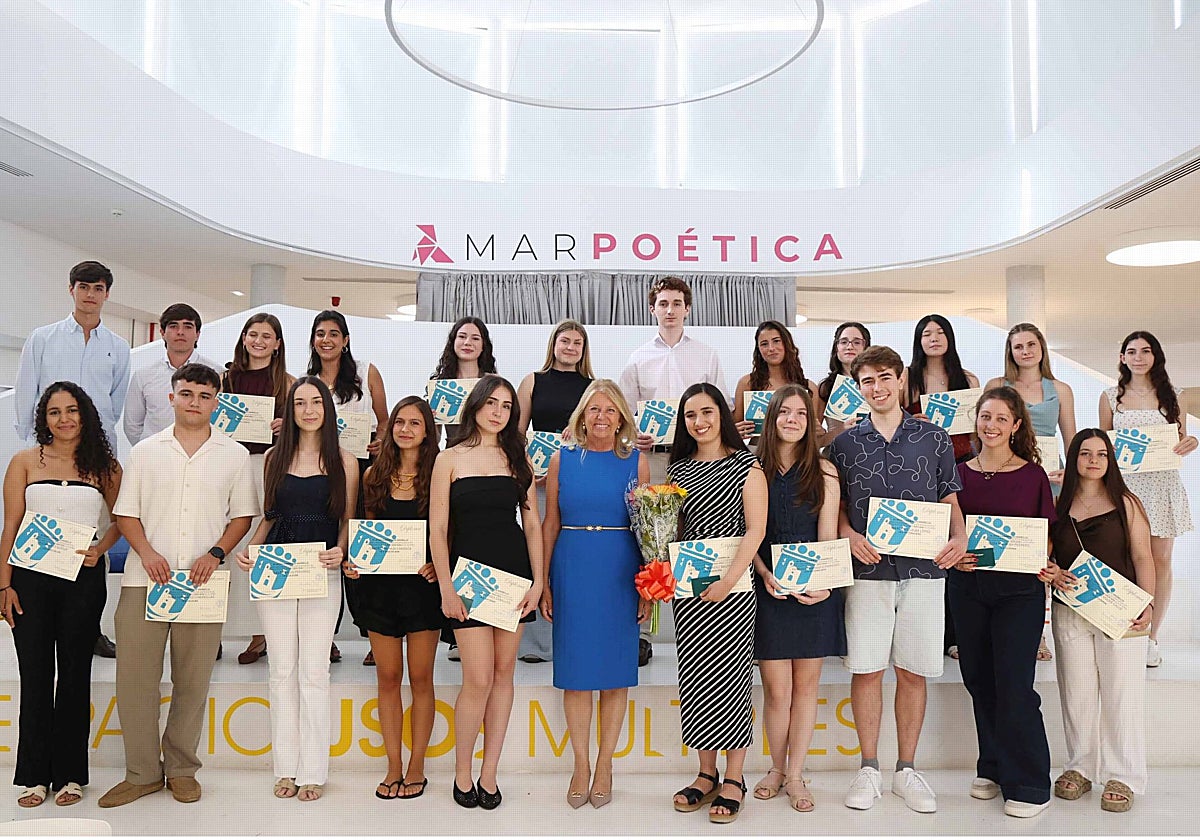 Marbella reconoce el «esfuerzo» de su 22 mejores estudiantes de Bachillerato