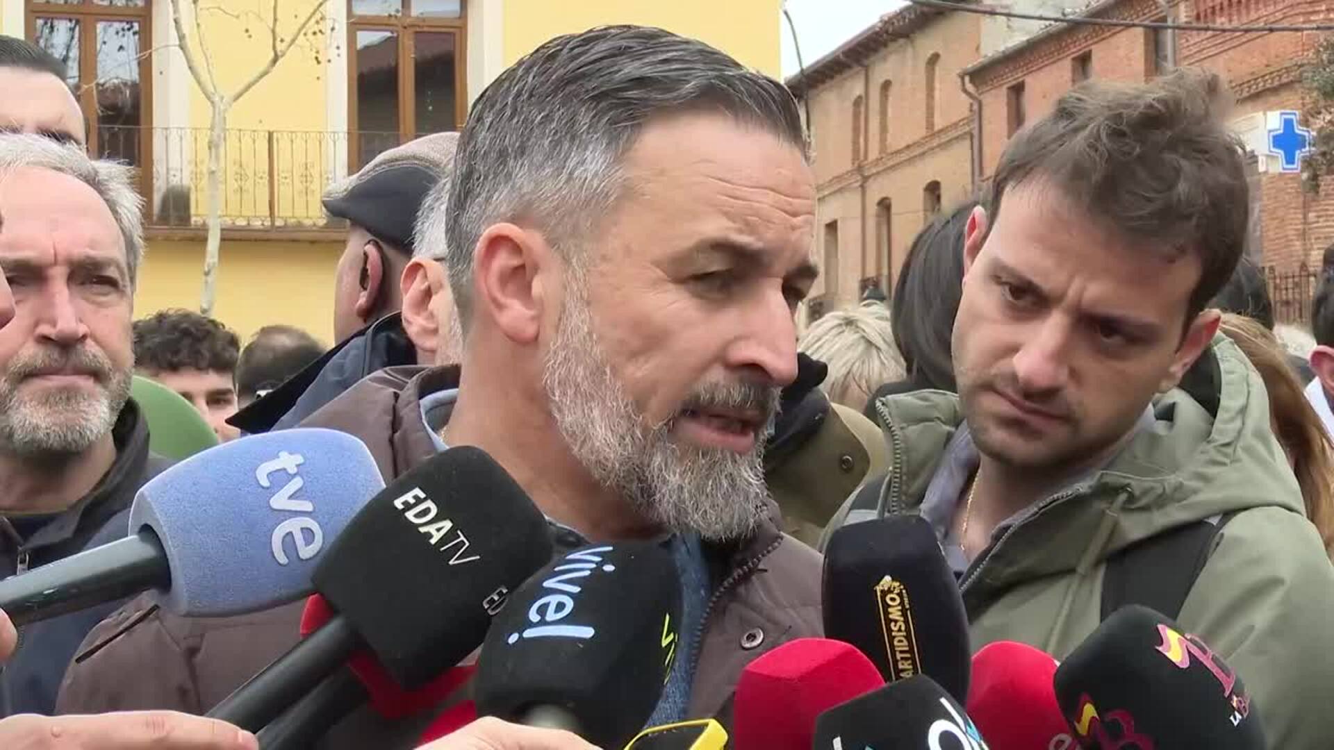 Abascal pide "mandar a su país" a los crean que la mujer debe caminar ...