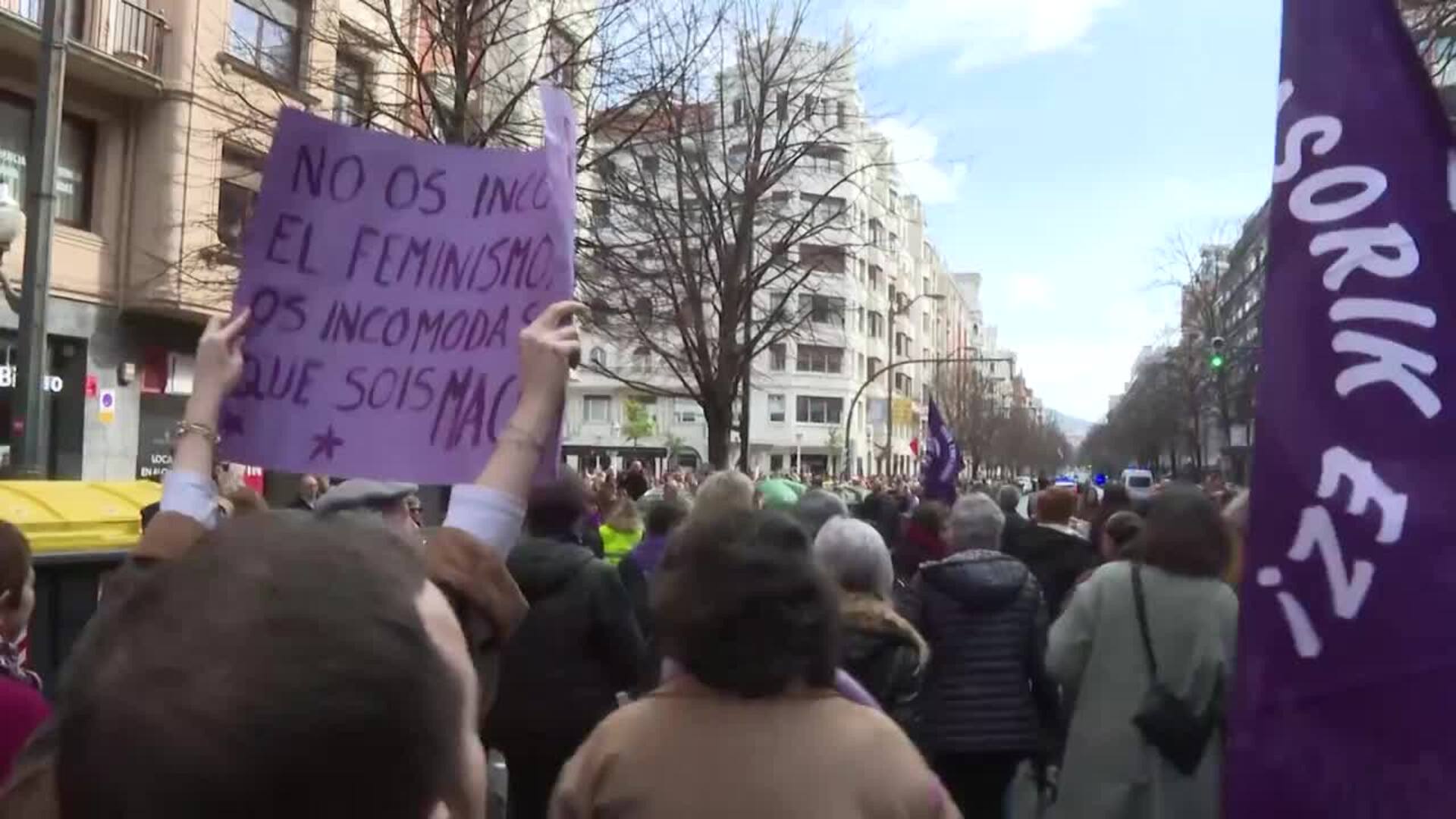 El feminismo clama en toda España por el 'No a la guerra' sin olvidar ...