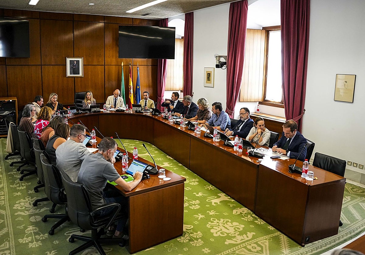Los tres grupos de la izquierda vetan en el Parlamento un debate sobre Ceuta