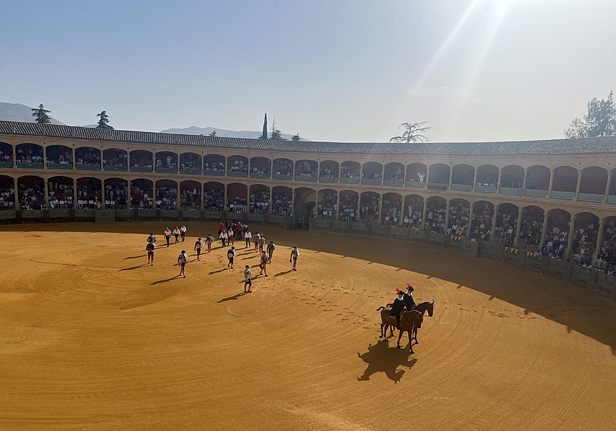 Armando Rojo sale a hombros en el regreso de los toros a Ronda