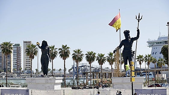 El Puerto de Málaga cumple el plazo y retirará las estatuas gigantes