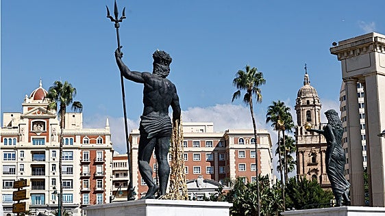 El alcalde apuesta por dejar las estatuas del Puerto de Málaga en su ubicación actual
