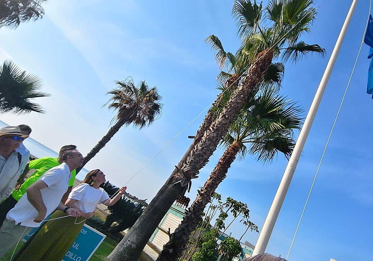 Torremolinos iza las banderas azules de sus cuatro playas