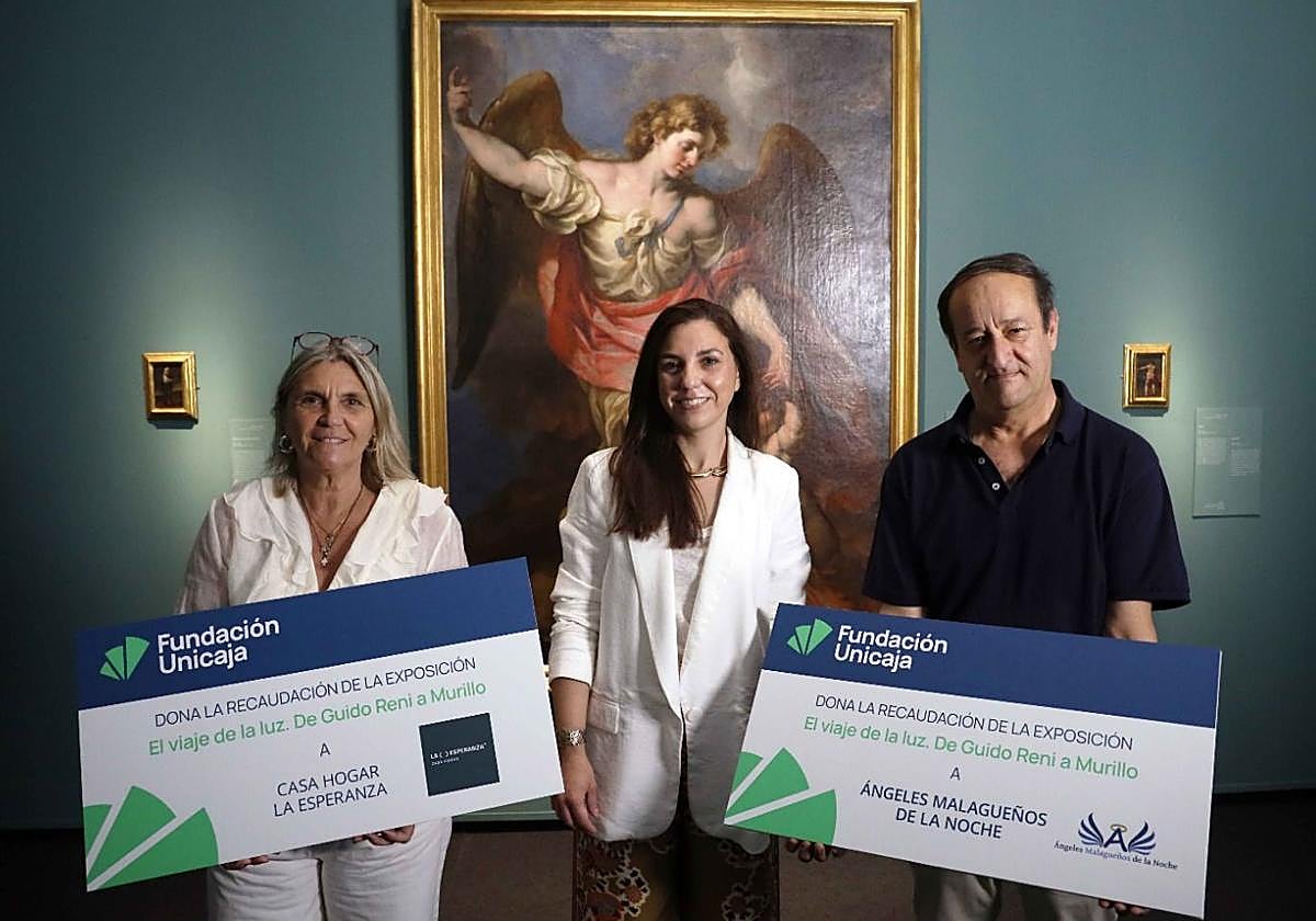 Los Ángeles Malagueños de la Noche y la Casa de la Esperanza reciben 43.000 euros recaudados en la exposición 'El viaje de la luz'