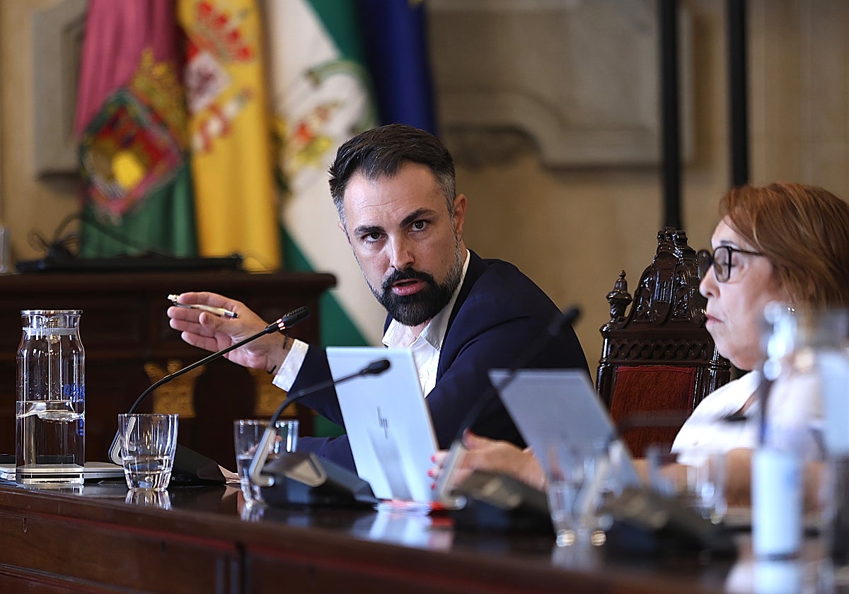 Rifirrafe entre el PP y el PSOE por lo que cobran los concejales sin dedicación por asistir a pleno