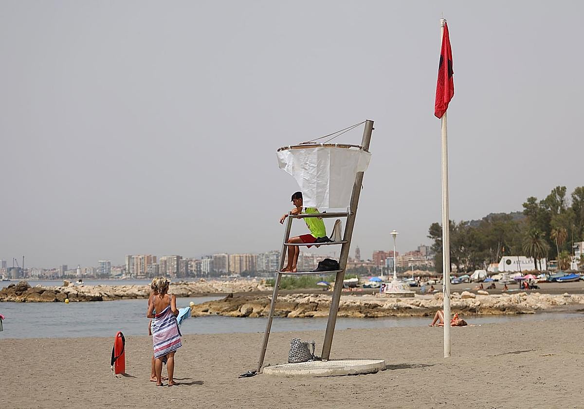 Prohibido el baño en las playas de Pedregalejo, Baños del Carmen y El Palo por contaminación