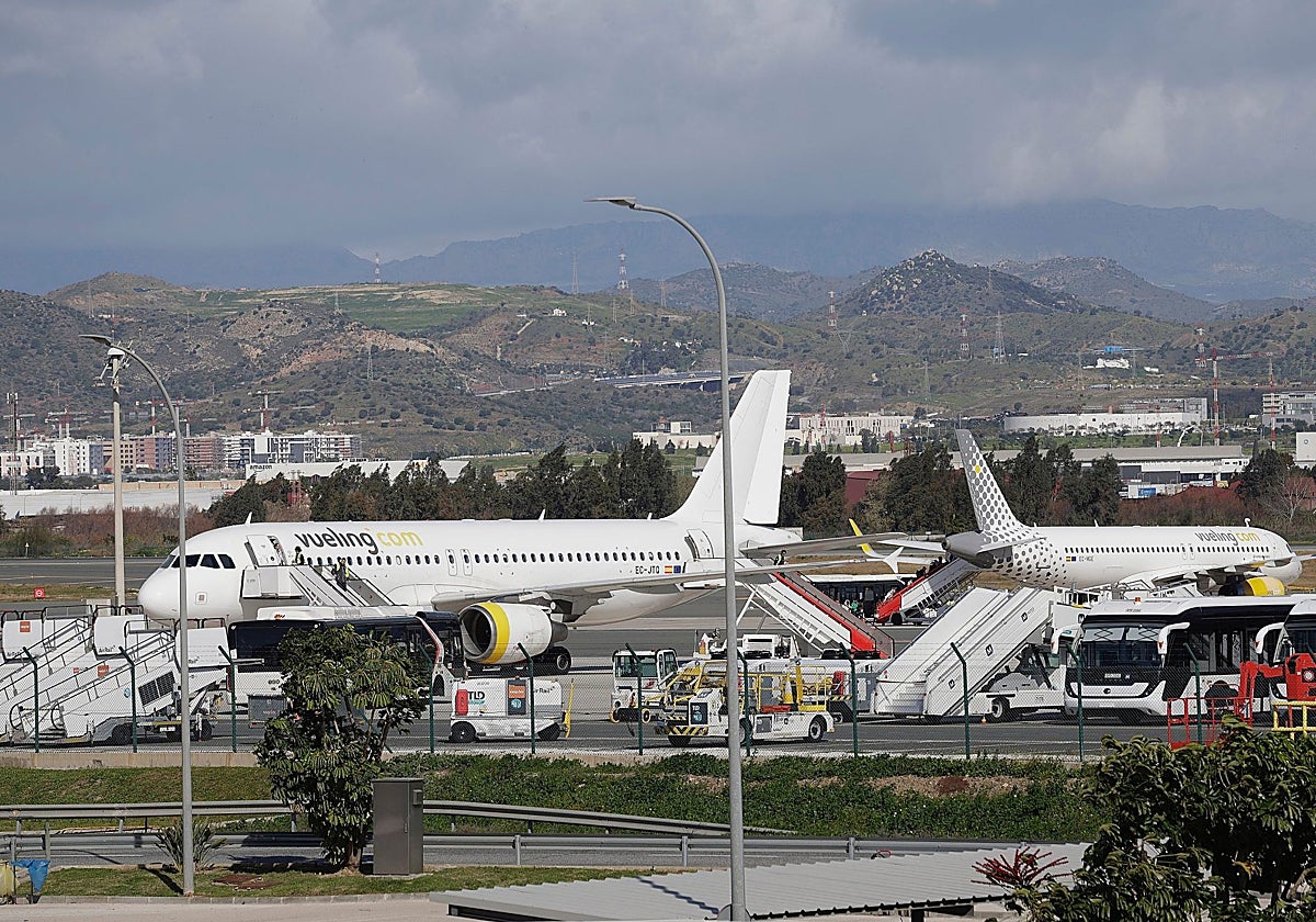 Si el vuelo se retrasa, se cancela o tiene 'overbooking', estos son tus derechos