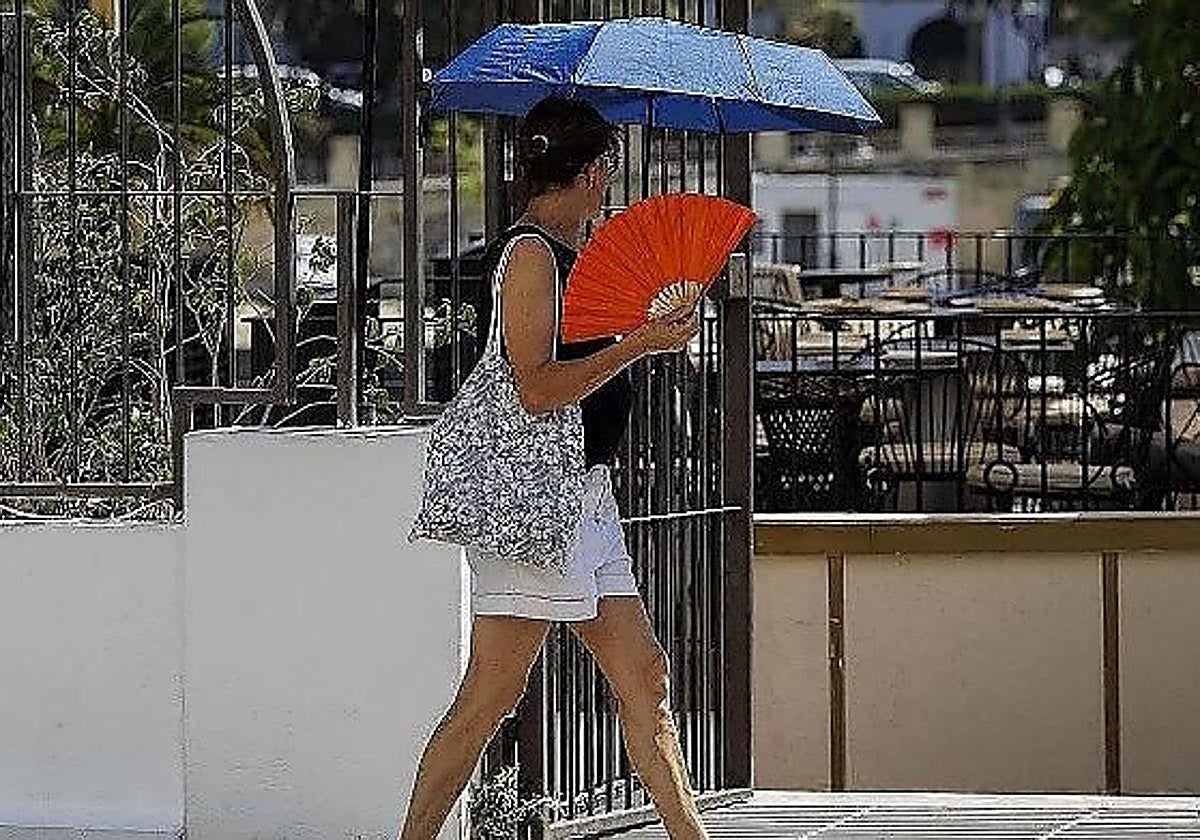 La ola de calor arrecia en Málaga y eleva a naranja el aviso en el interior: se esperan 40ºC