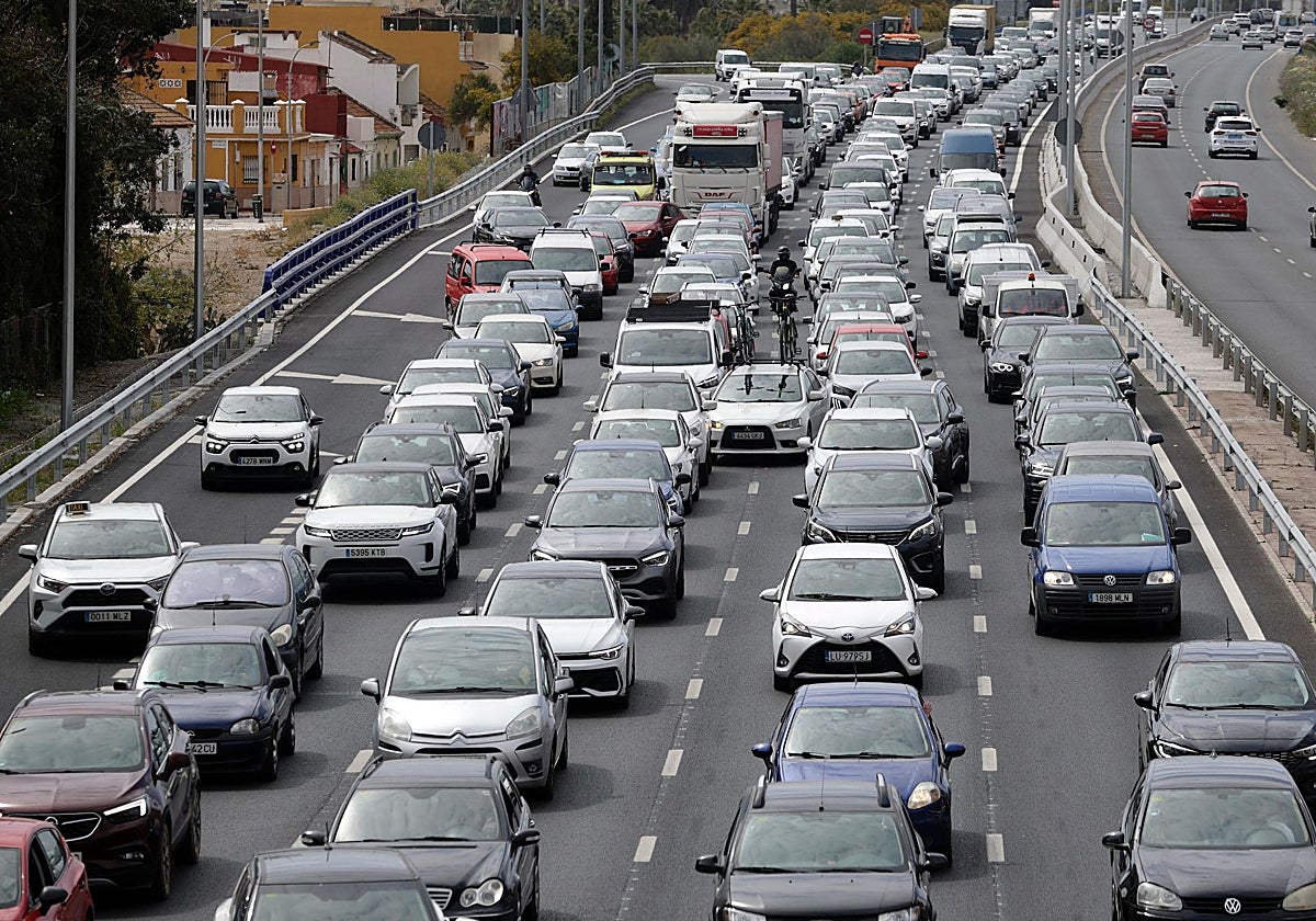 Málaga recibirá este fin de semana más de 250.000 coches por las vacaciones de agosto