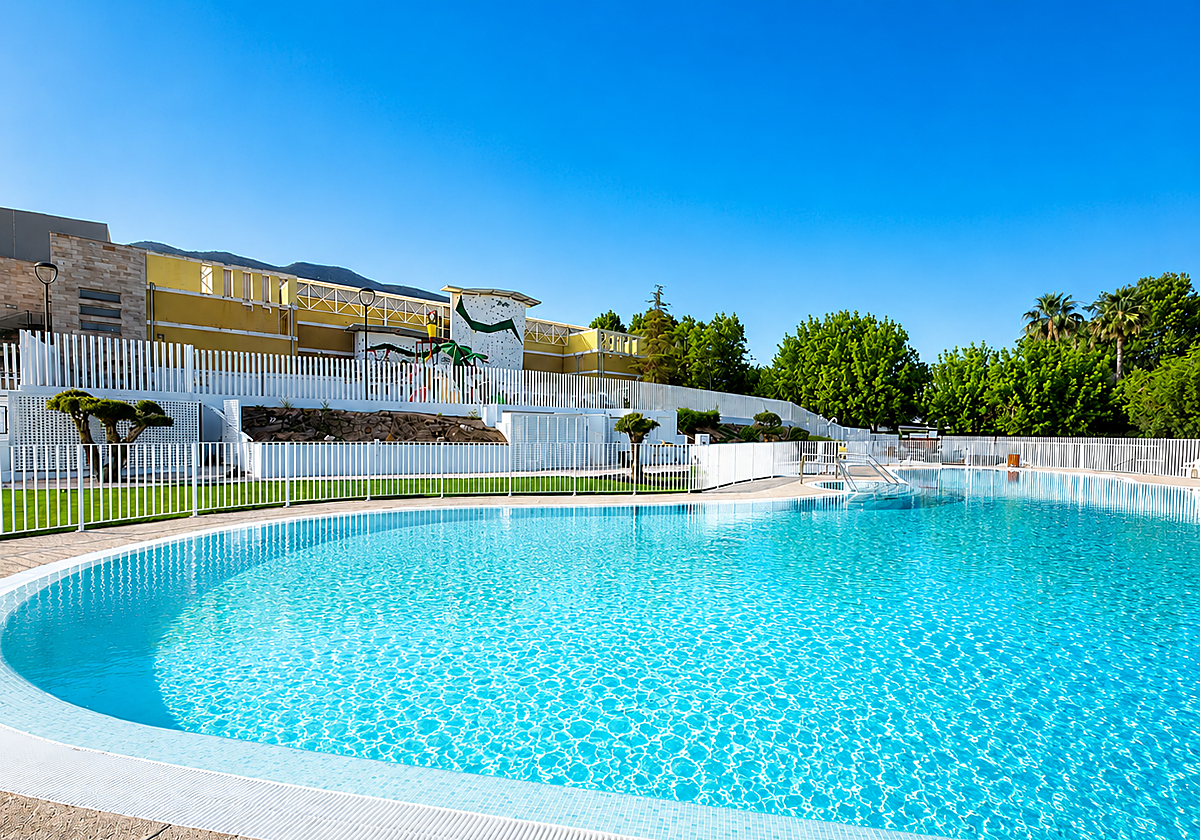 La piscina de Alhaurín el Grande amplía su aforo tras superar las 6.000 reservas en julio