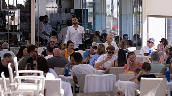 Los chiringuitos de la Costa del Sol advierten del recorte en el gasto de los turistas