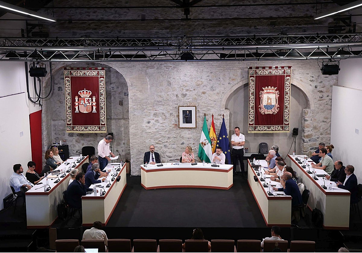 Imagen del pleno extraordinario celebrado en el Trapiche de Guadaiza.