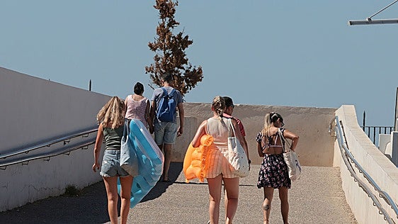 Los turistas españoles vuelven a la Costa del Sol tras un par de años en retroceso