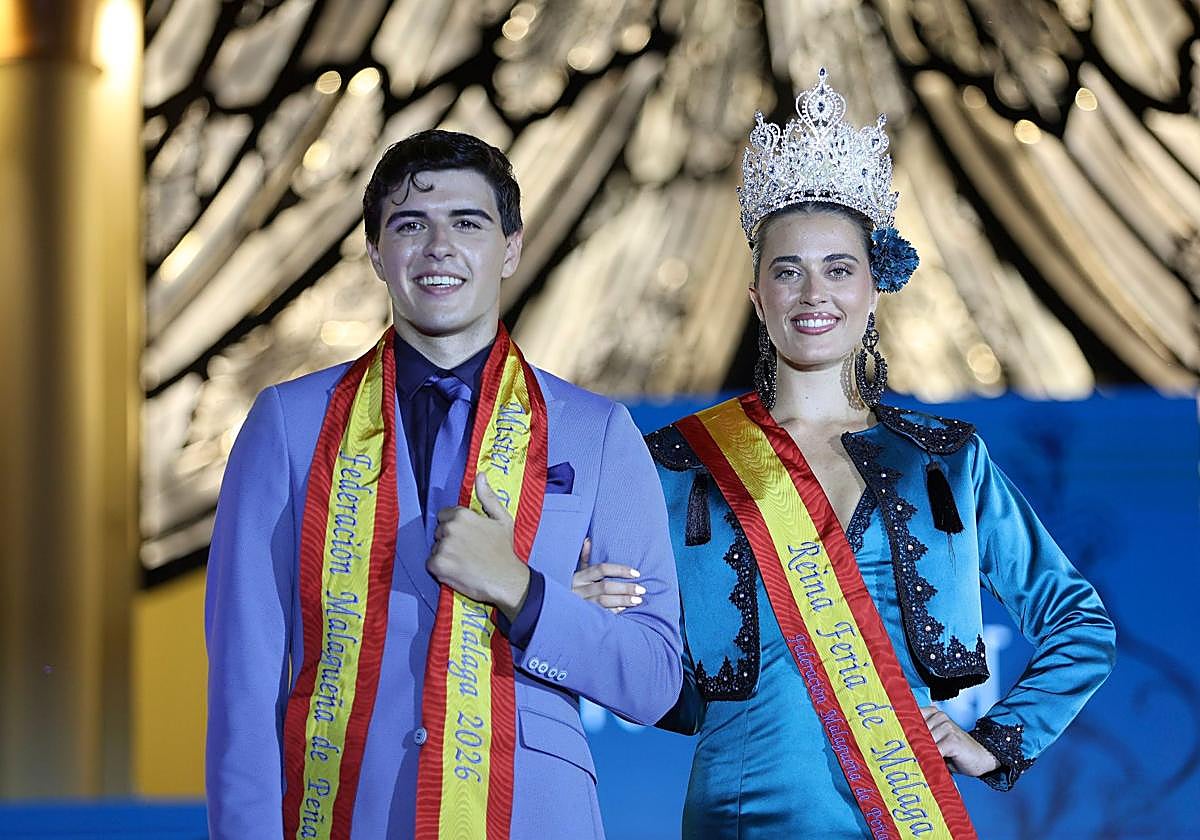 Marta Cañamero y Jorge Aragón heredan el título de Reina y Míster de la feria de Málaga 2026