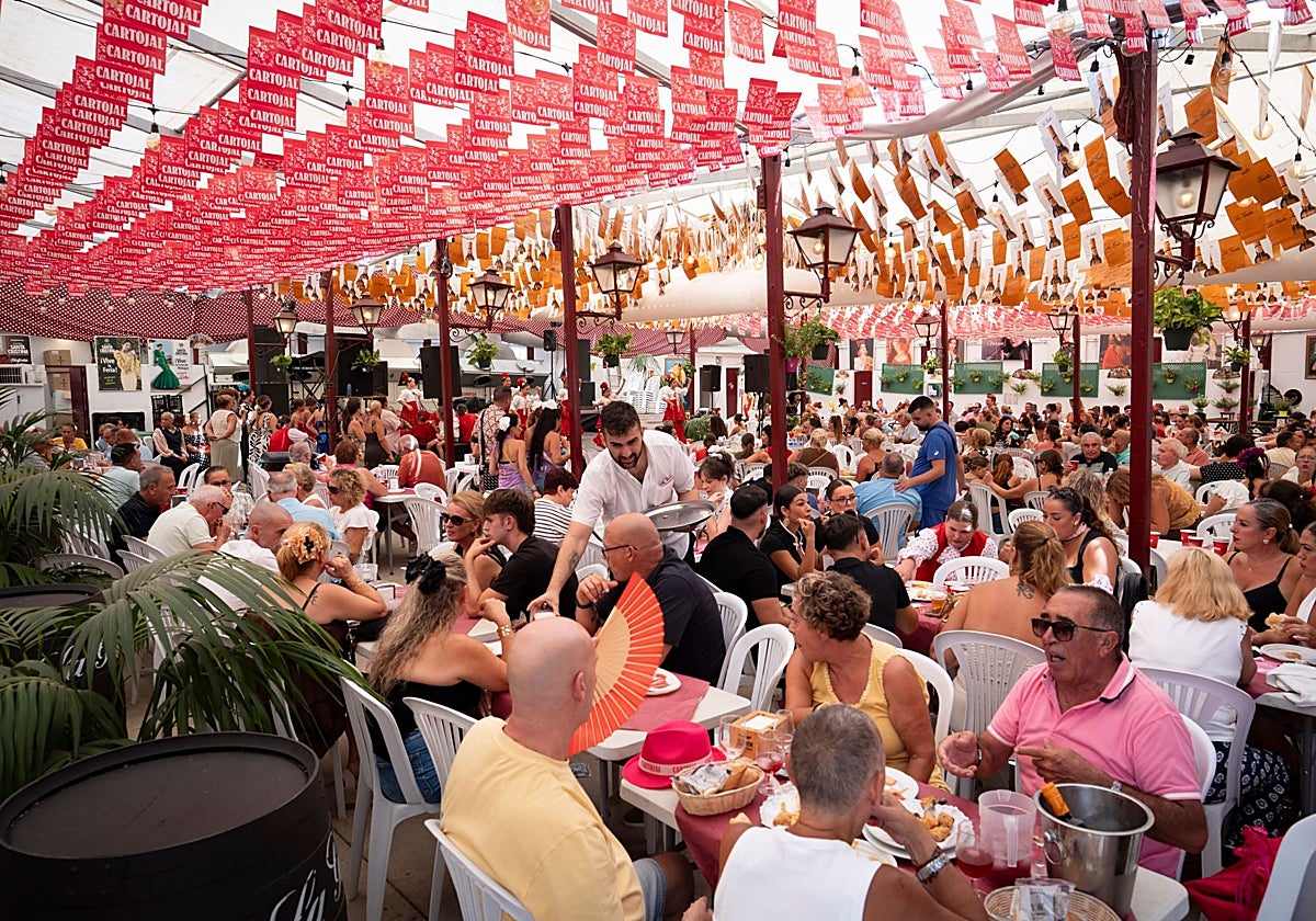 El Real Cortijo de Torres, una gran ciudad festiva con ambientes heterogéneos