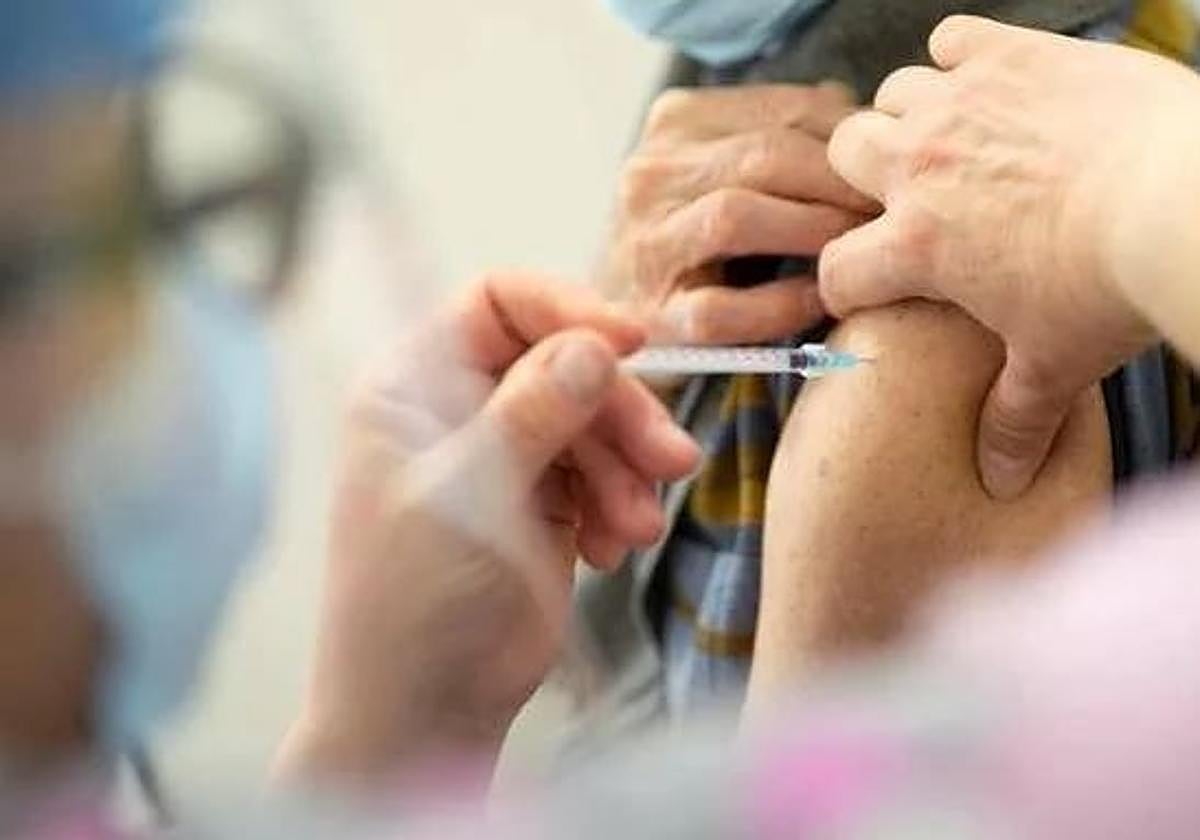 Málaga lidera el ensayo de la primera vacuna personalizada contra el melanoma en España