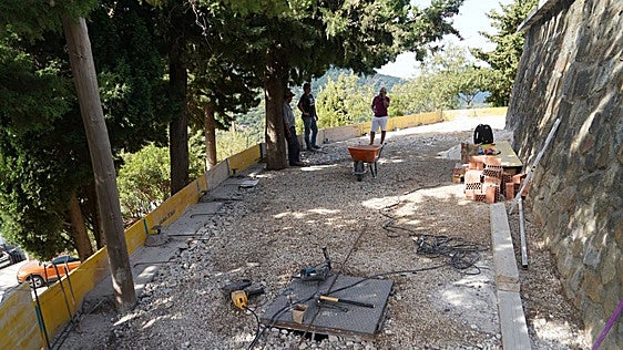 Jubrique pone a punto uno de sus grandes balcones al Valle del Genal