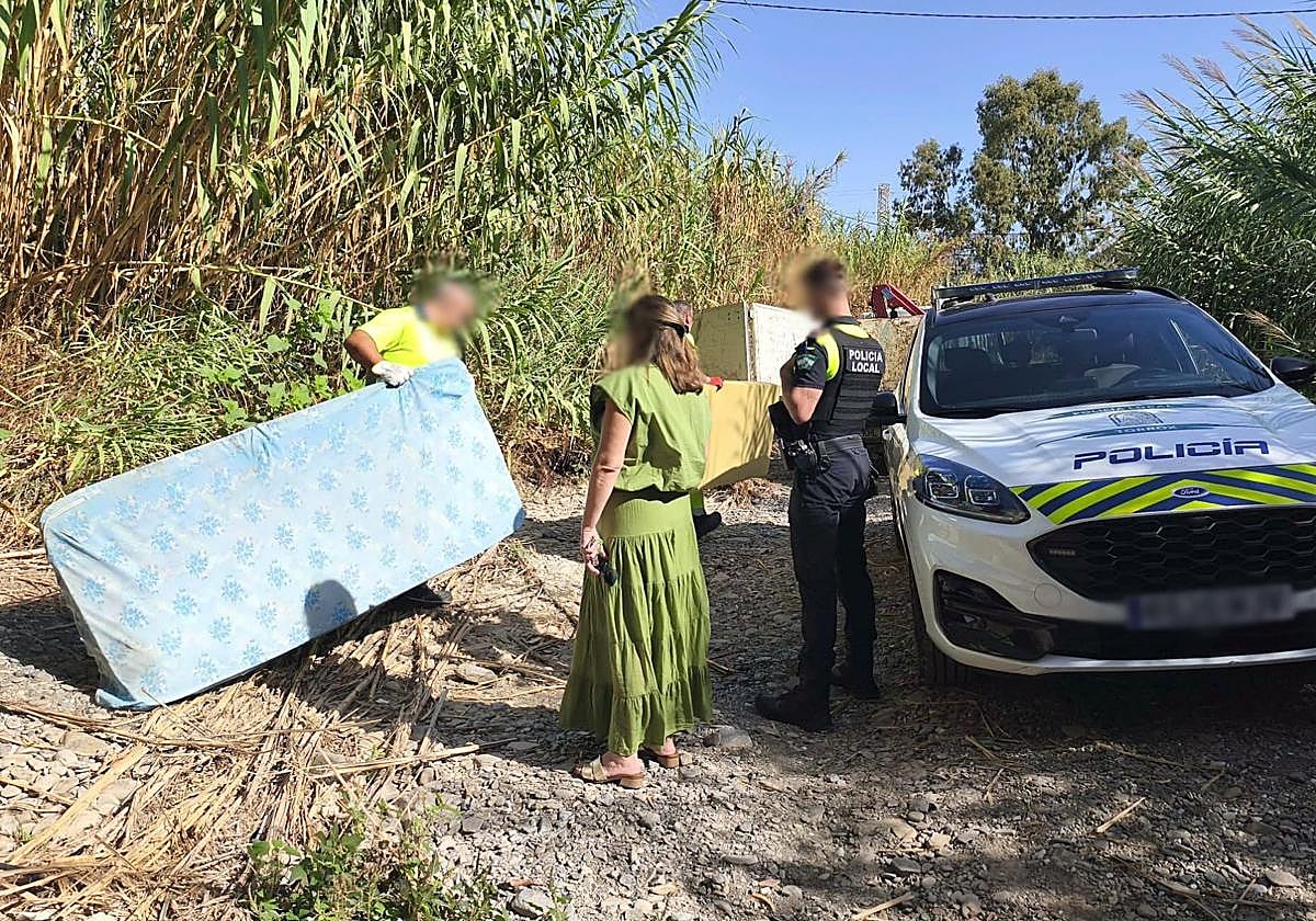 Torrox vuelve a desalojar el campamento del río Güi y actúa en otros puntos del municipio