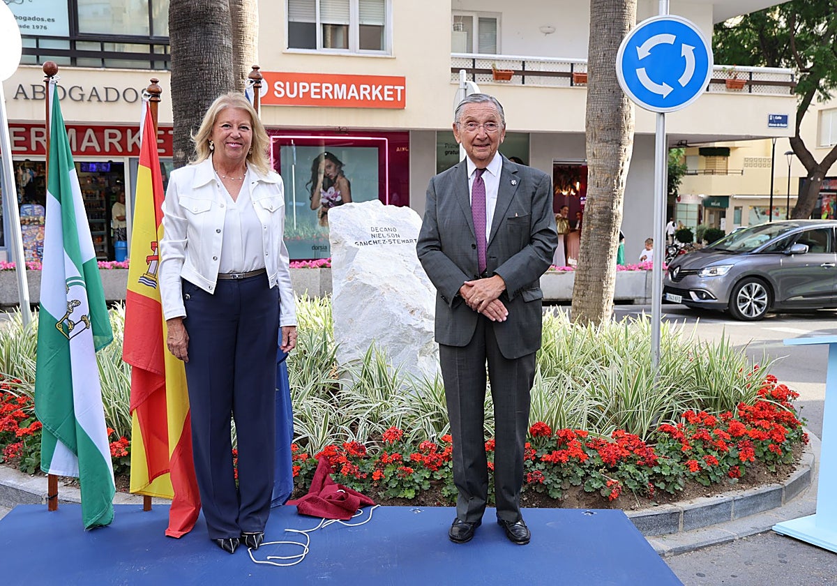 Marbella dedica una glorieta al abogado Nielson Sánchez-Stewart