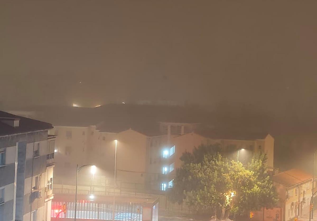 El taró cubre gran parte de la provincia: la niebla mítica que nace del mar y que riega los montes de Málaga – Diario Sur