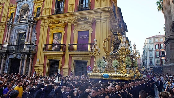 Málaga se reconoce en la majestad de su Patrona, la Virgen de la Victoria