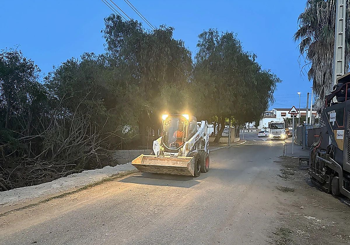 Renovación de casi diez mil metros cuadrados de calzada en Alhaurín de la Torre