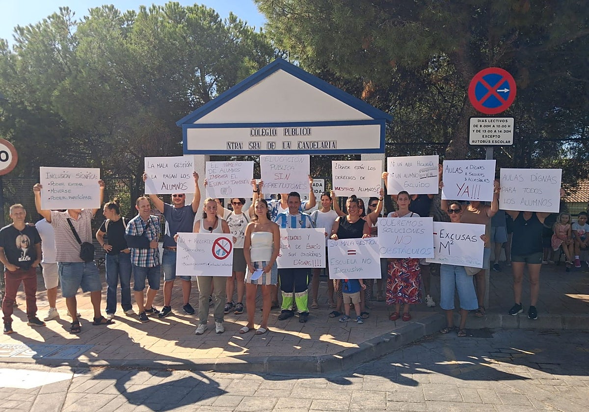 Protestas por problemas de espacio y accesibilidad en el colegio de Benagalbón