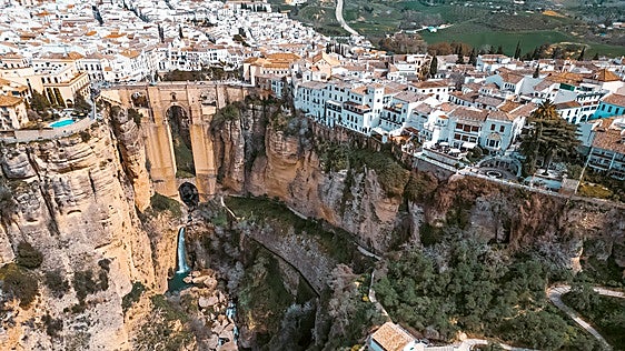 Ronda completa el Camino del Desfiladero del Tajo con una pasarela bajo el Puente Nuevo