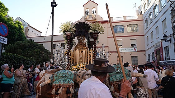 La Virgen de la Alegría se dirige en romería al parque periurbano de La Concepción