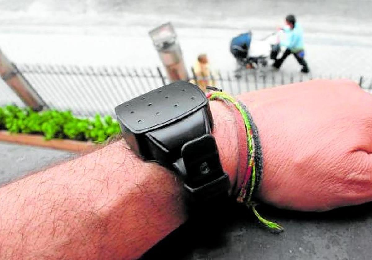 La ministra de Igualdad defiende las pulseras antimaltrato frente a los errores de localización detectados por juzgados de Málaga
