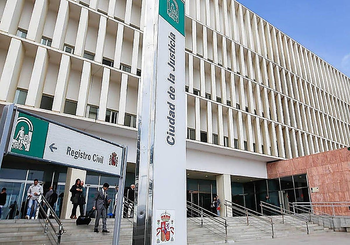 La profesora sancionada por acoso sexual a un compañero reclamó una indemnización de 110.000 euros a la UMA
