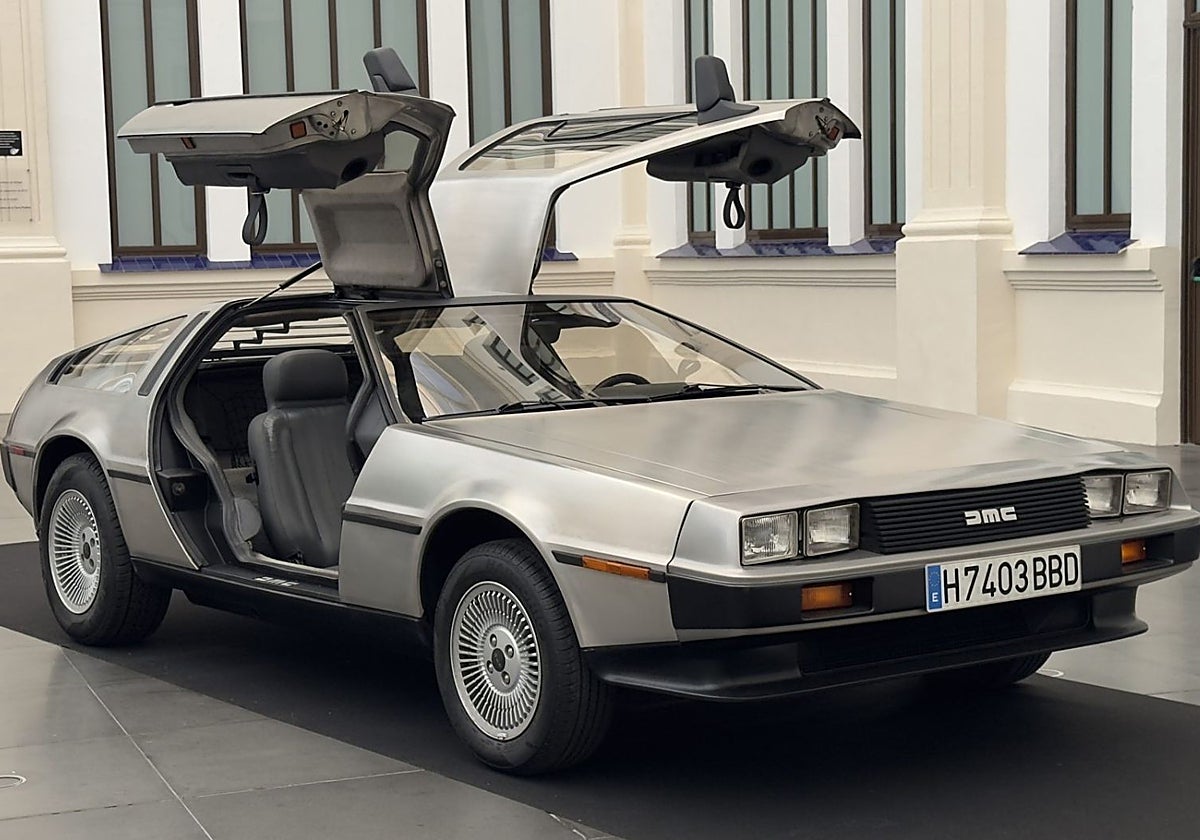 Bernardo Quintero cede su Delorean, el coche de 'Regreso al futuro', al Museo del Automóvil y la Moda