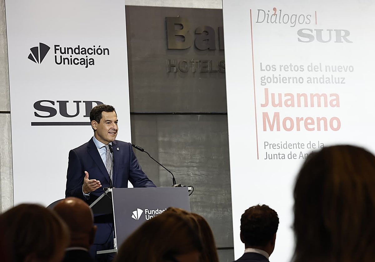 Juanma Moreno, sobre Paco de la Torre: «Podría ser alcalde con el lenguaje de signos, le entenderíamos todos»
